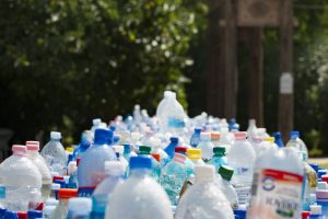 » Unión Europea. Propuesta de Directiva relativa a la reducción del impacto ambiental de determinados productos de plástico.