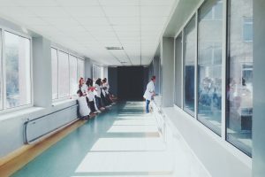 » Guia tècnica d’eficiència energètica en il·luminació. Hospitals i centres d’atenció primària.