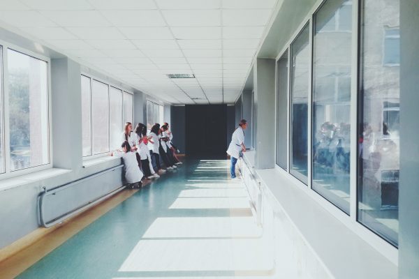 » Guia tècnica d’eficiència energètica en il·luminació. Hospitals i centres d’atenció primària.