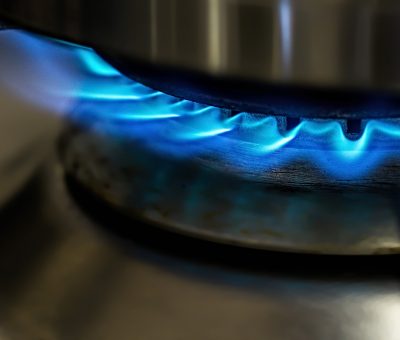 » España. Publicado un nuevo real decreto-ley que establece medidas de refuerzo de para la protección a los consumidores de energía y de reducción del consumo de gas natural