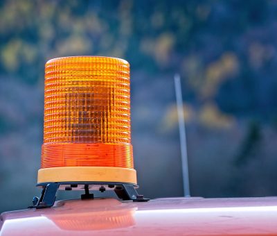 » Cambios en el sistema de señalización de vehículo averiado o detenido en la carretera.